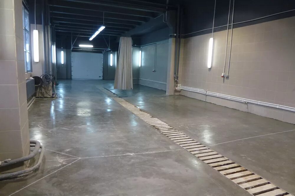 1 бетонные полы. 1 бетонные полы. Бетонные полы для складских помещений. Топинговый пол. Mastertop 135 pg.