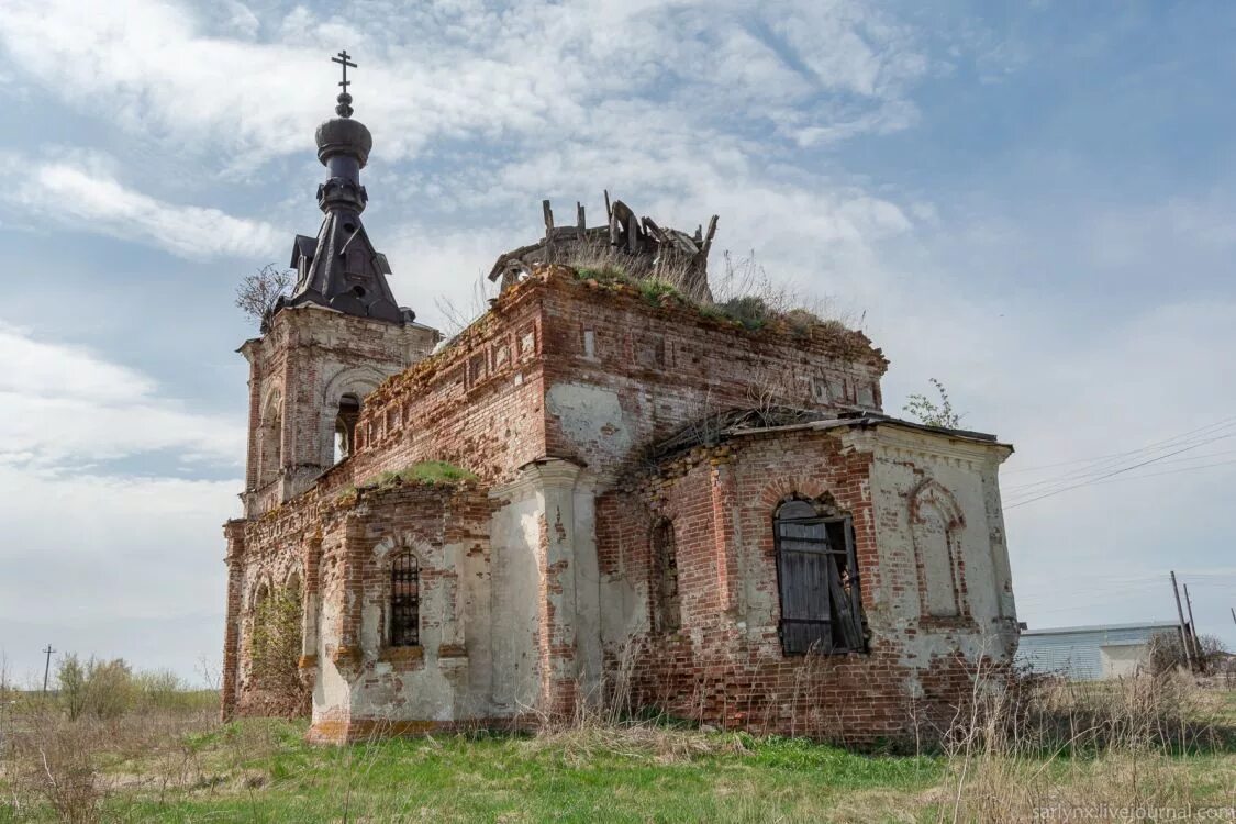 Церковь Алексия село Репьевка. Церковь Репьевка Базарно-Карабулакского. Церковь Алексия село Репьевка Саратовская область. Церковь Алексия, человека Божия село Репьевка.