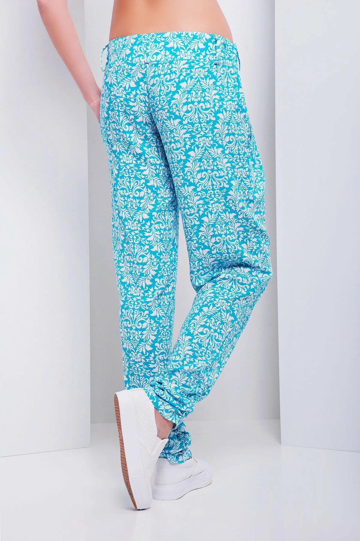 Летние штаны женские легкие. Легкие брюки на лето. Летние брюки на резинке. Валберис брюки женские летние легкие. Летние брюки женские.