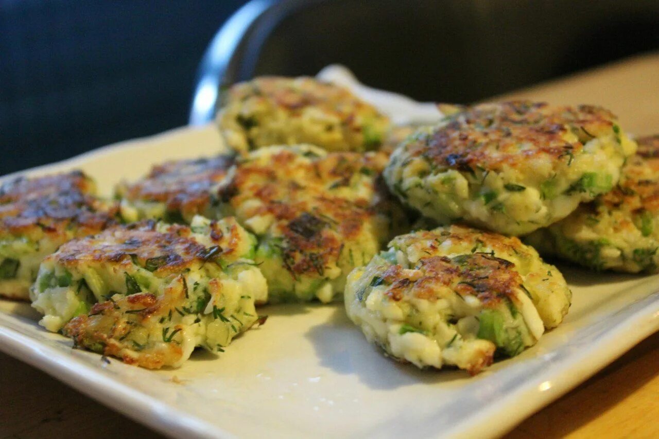 Котлеты из вареных яиц. Яичные котлеты. вкусные яичные котлеты. яичные котлеты с зеленью. котлеты с зелёным луком и яйцом.