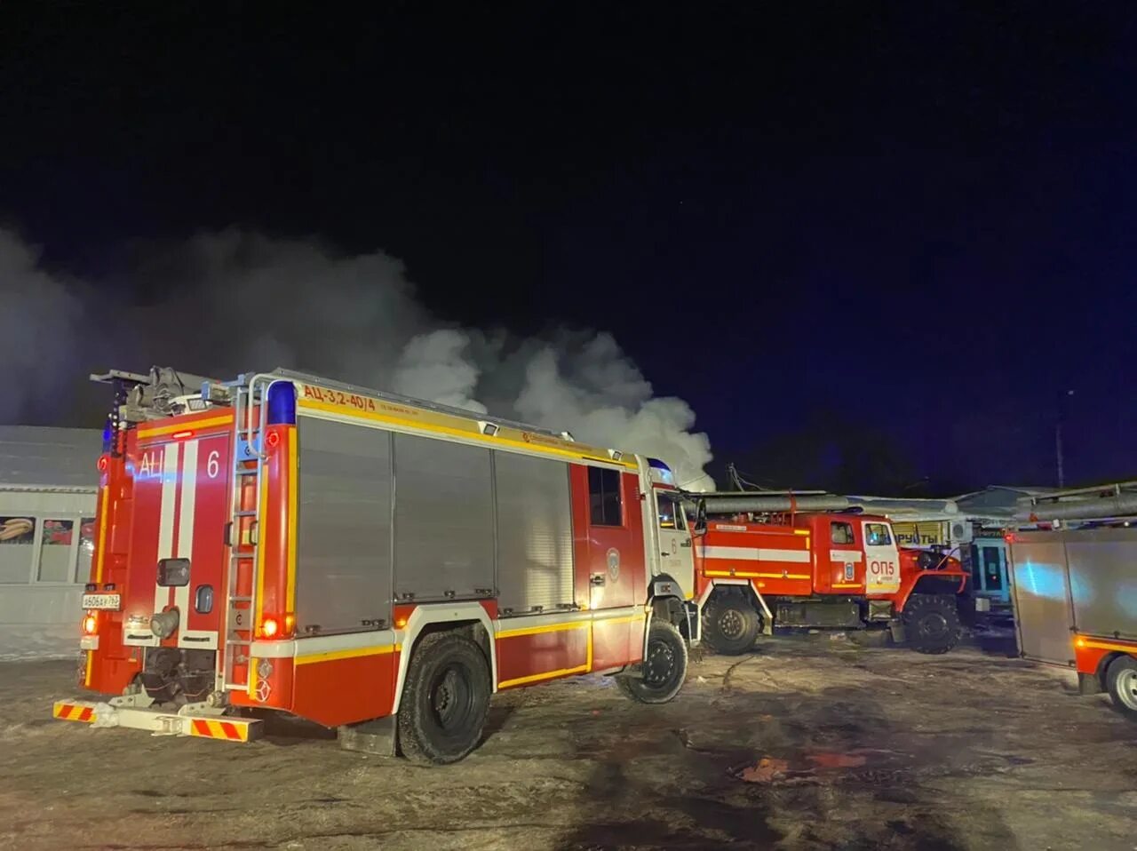 Чп самара сегодня пожар. Пожарные самара. пожары в самарской области. пожар на рынке в самаре. пожар на никитинской самара.