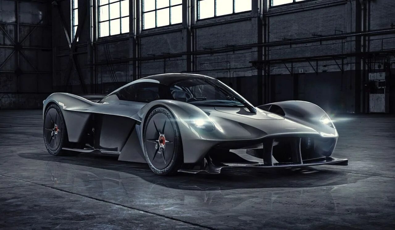 Am valkyrie. Aston martin valkyrie 2025. aston martin гиперкар. aston martin гиперкары.