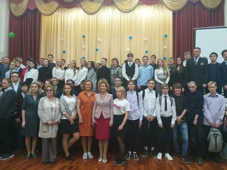Хибинская гимназия кировск. Гимназии кировск мурманской. Г. Школа 13 мурманск. Кировск мурманская область гимназия.