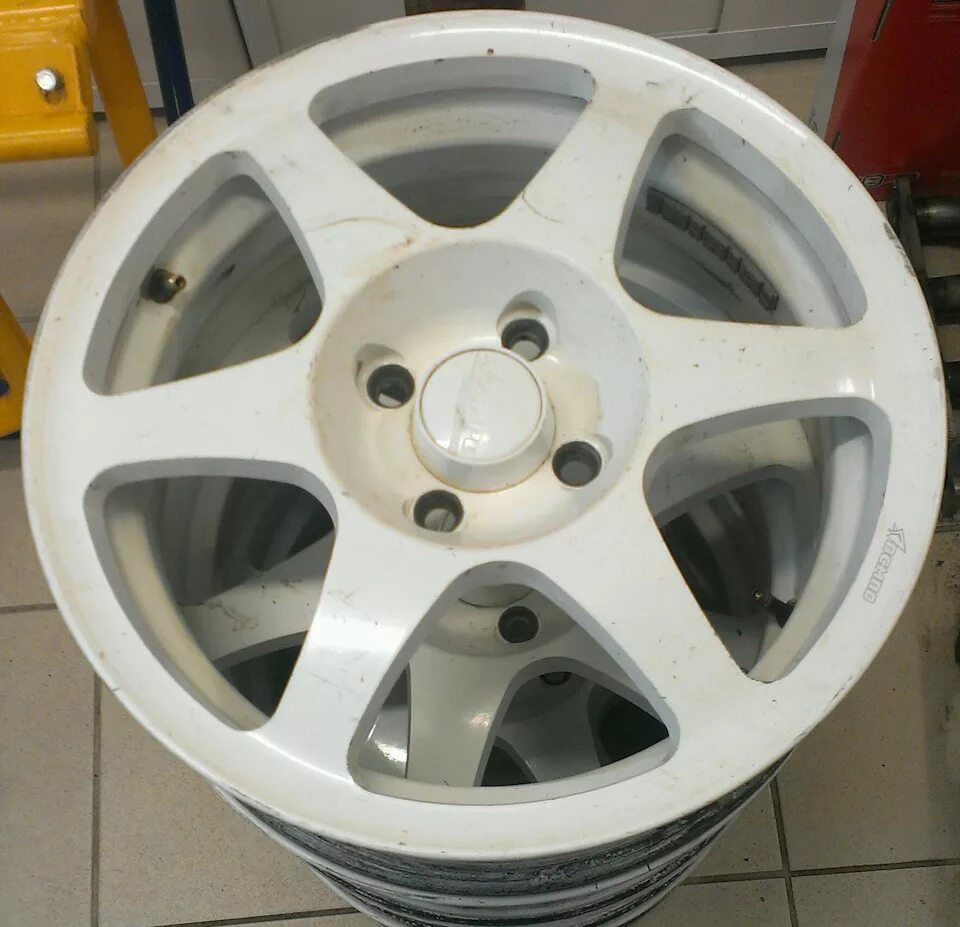 Race ready css391. Slik l195 r16. X'trike x-118 гранта. Slik 16 4х100. Литые диски 15 4х98 на гранту.