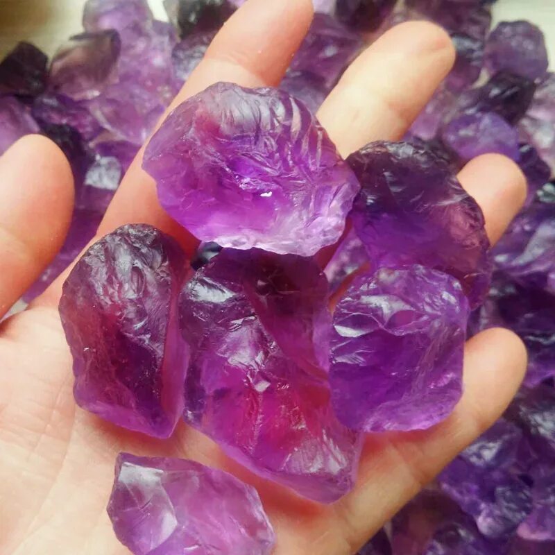 аметист необработанный. аметист самородок. полудрагоценный камень аметист. аметист необработанный. розовый аметист.