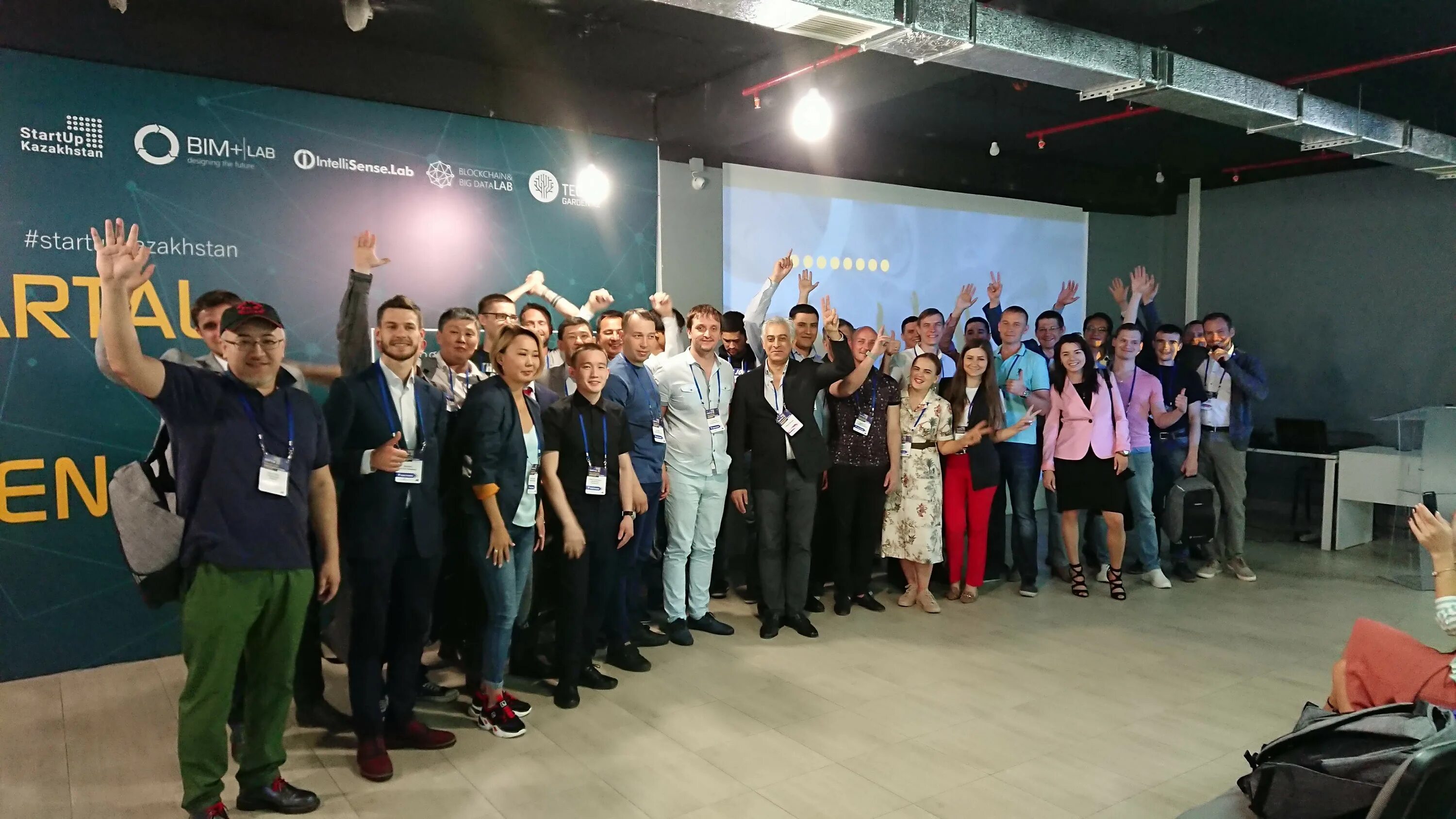 стартап в казахстане. стартап в казахстане. астана хаб фото. рейтинг стартапов. стартап в казахстане.