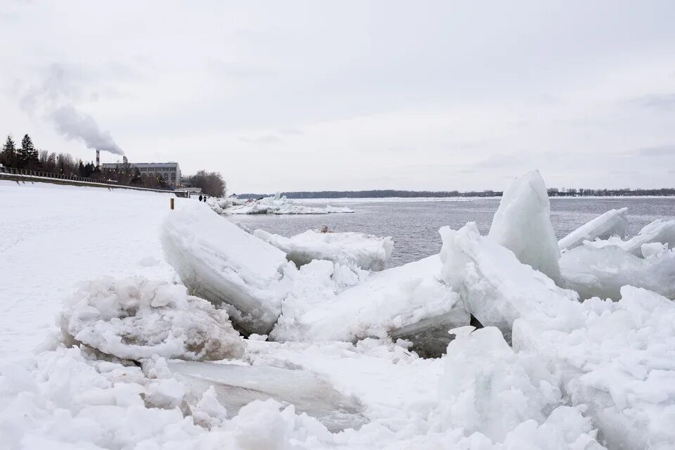 Освободиться ото льда. Реки освобождаются ото льда. Волга освободилась ото льда. Отольда или ото льда. Барботаж ото льда.