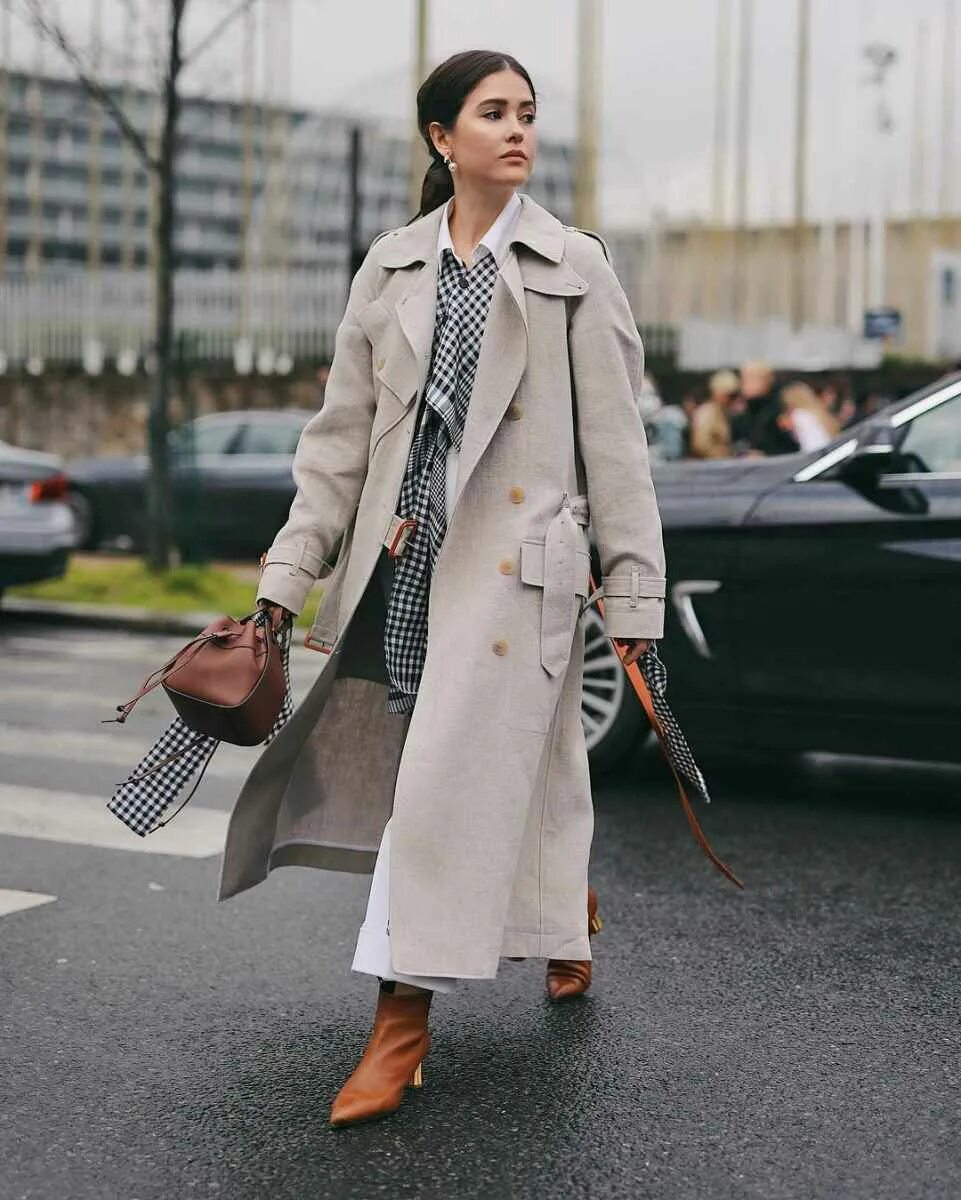 Стиль для невысоких девушек. Пальто для низких девушек. Женщина в платье. Стильные платья для женщин. Мирослава дума.