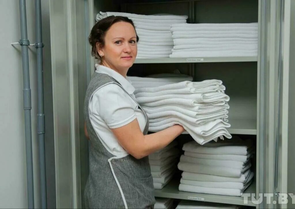 Прачка в детском саду. Кастелянша сестра хозяйка. Стишки про стирку для детей. Кастелянша в отеле. Москва работа кастелянша вакансии.