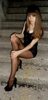 Юные красивые девушки в чулках