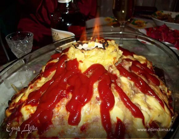 вулкан из пюре. рецепт вулкана. блюдо вулкан из фарша и картофельного пюре. картофель вулкан. запеканка вулкан.