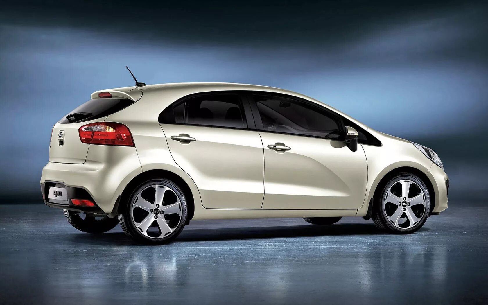 Модели rio. Kia Rio Hatchback 2012. Kia Rio хэтчбек. Kia Rio 2012 хэтчбек. Kia Rio Hatchback 2014.