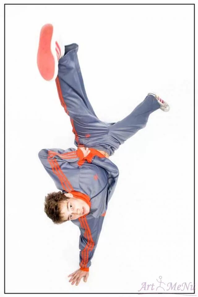 Hot break logo. Данс цингер. Break show. Break show. Red bull bc one 2022.