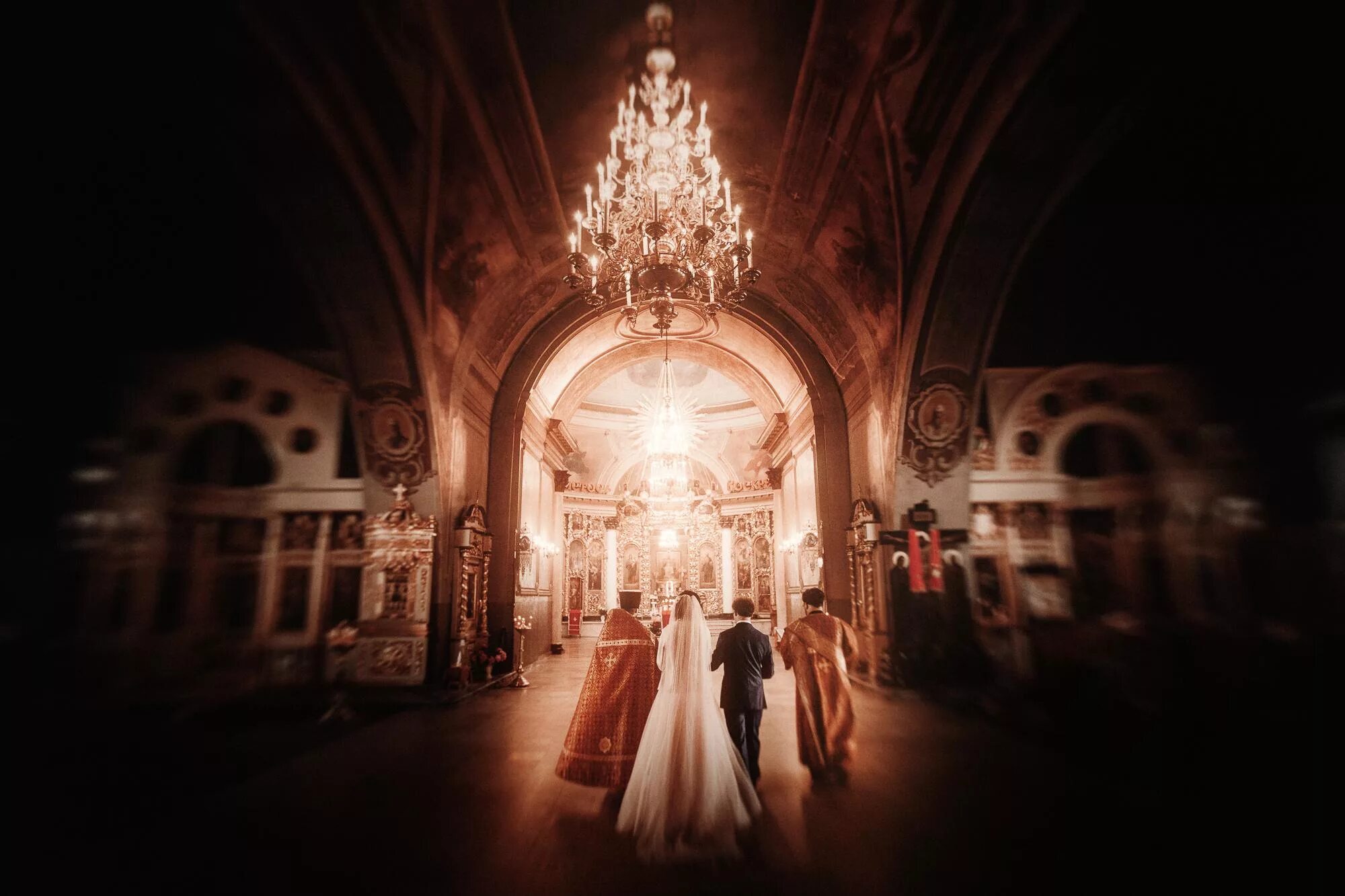 Свадебное венчание в церкви фото Фото: целование креста. Детский фотограф надежда ткаченко. Свадебные фото. Фотос