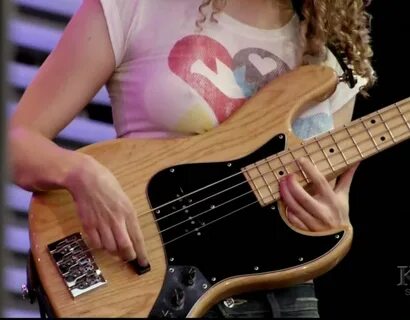 Guitar Girl, Cool Guitar, Tal Wilkenfeld, Jeff Beck Group, Fender Jazz, Roc...