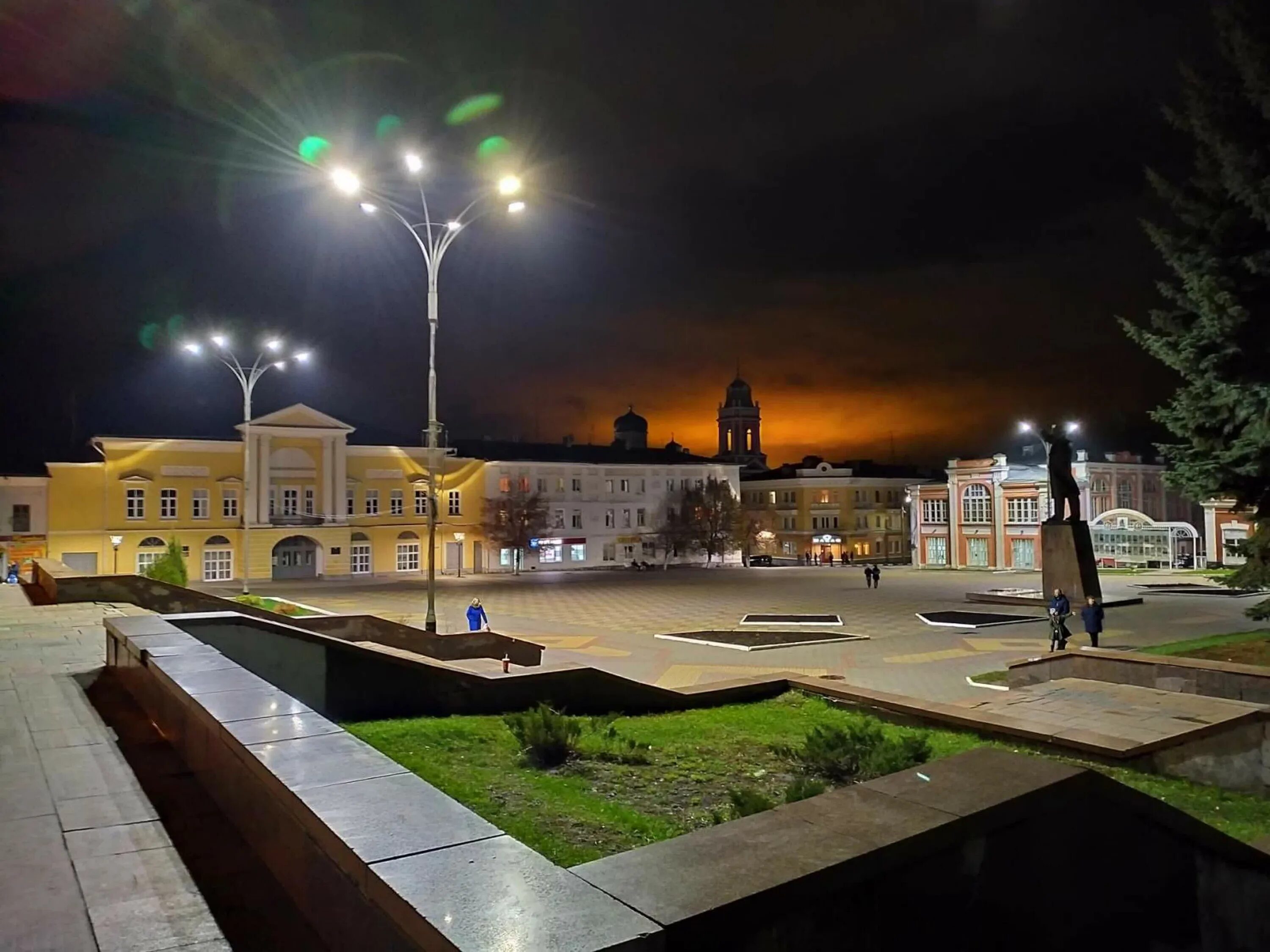 Елец вызов. Елец кремль. ночной елец. город елец липецкой области. елец центр города.