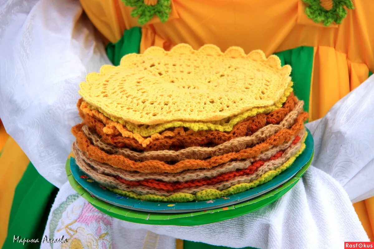 Масленичная кукла вязаная крючком. Вязаные блины на масленицу. Кукла масленица амигуруми. Масленица крючком. Масленица амигуруми.