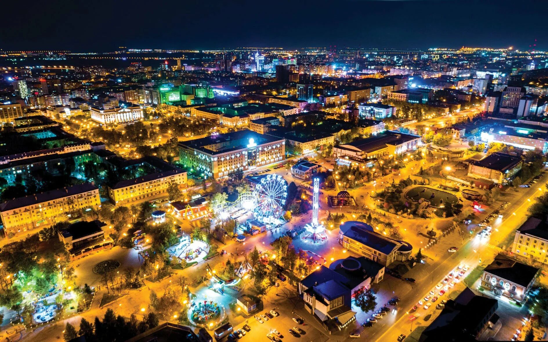 Цветной бульвар Тюмень с высоты птичьего полета. Тюмень центр города. Цветной бульвар ночной Тюмень. Цветной бульвар Тюмень ночью.