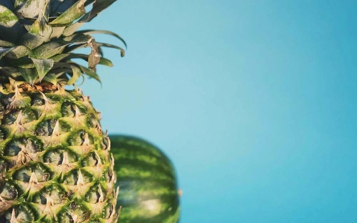 Сколько весит дыня арбуз ананас бананы задача. Ananas 4. ананас фрукт. арбуз ананас. ананас на столе.