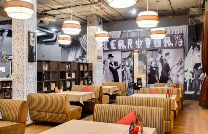 Бар 1980 южное бутово. Макадамия ресторан бутово южное бутово. Бар бутово. Луна бар спб луначарского. Спортивный паб в москве.