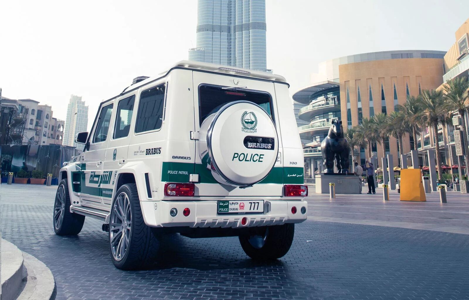 Гелик в дубае. G63 Brabus полиция. Brabus b63. Dubai Police g63. Dubai Police g63 Brabus.