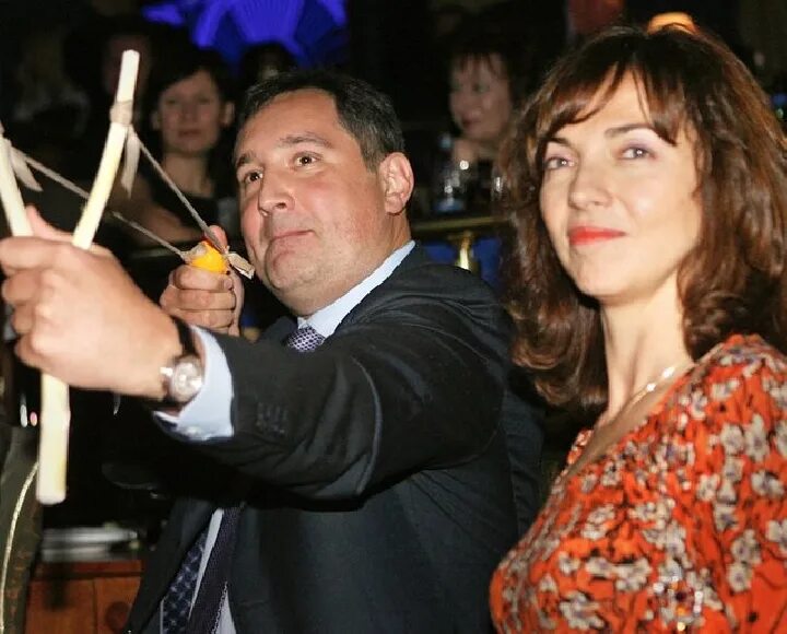Рогозин с супругой. Жена рогозина. Жена рогозина. Жена. Жена рогозина.