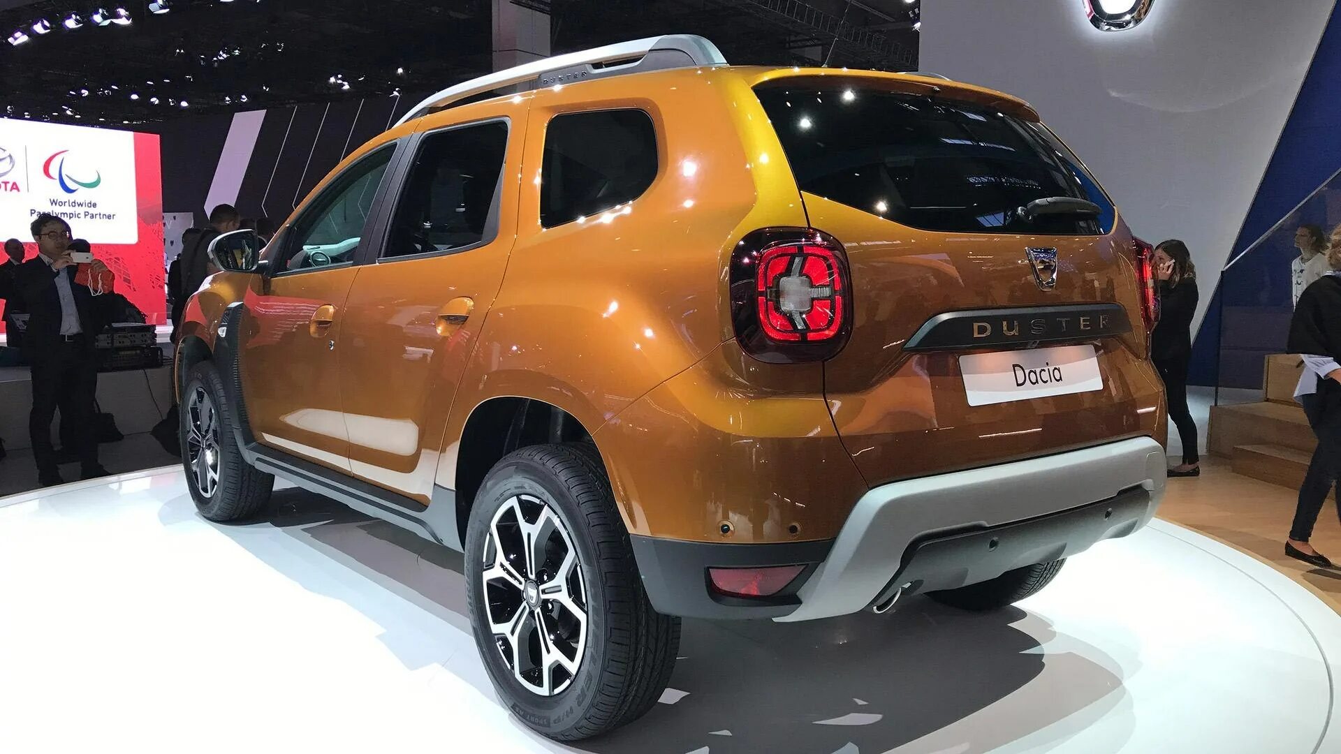 Цены комплектации новые рено дастер. Renault Duster 2021. Новый Dacia Duster 2023. Renault Dacia 2022 Дастер. Рено Дастер 2023 оранжевый.