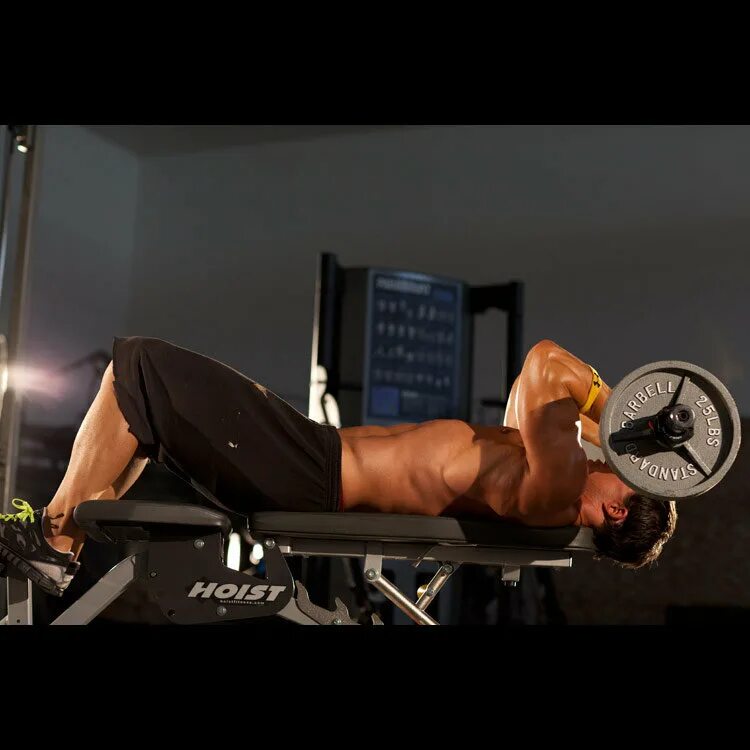 Французский жим ez штанги. Трицепс лежа. Французский жим лежа на скамье. Трицепс лежа. Французский жим на трицепс.