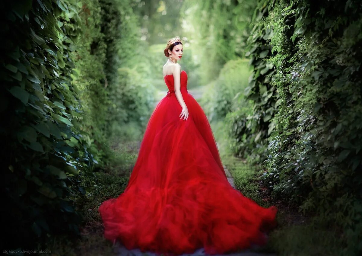 Фотосессия в Красном платье. Красивое красное платье. Фотосессия в пышном платье. Видеть себя в длинном платье
