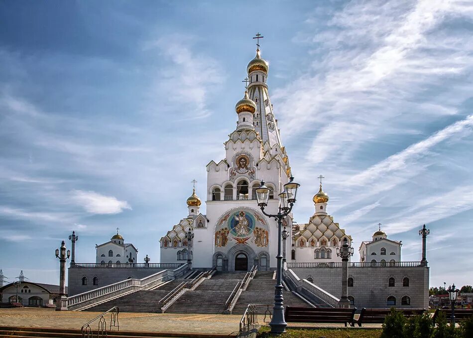 Церковь на гамарника. Храм в честь всех святых в минске. Минск церковь в центре. Всехсвятская церковь (минск). Храм-памятник в минске.