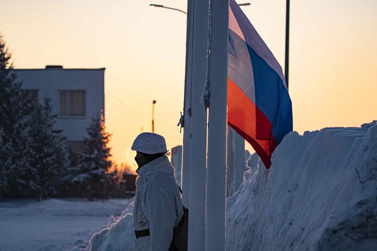 Украина возле границ. Пограничные заставы России. Погранзаставы на границе с Украиной. Военный на посту зимой. Граница Украины 24.02.2022.