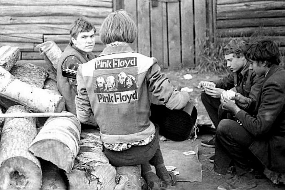 Деревня 80 х. Ссср 70е деревня. молодежь ссср 70-е. молодежь в советских деревнях. молодежь в деревне в советские годы.