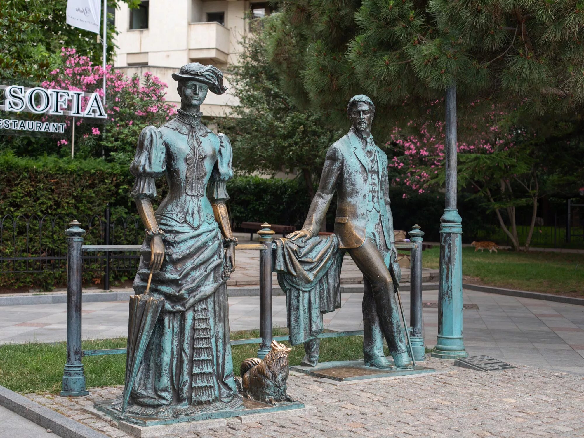 А п чехов дама. Памятник дама с собачкой в Ялте. Дама с собачкой 1960.
