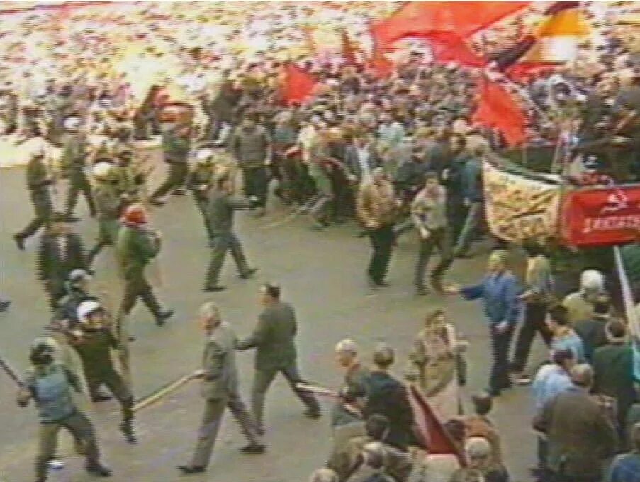 Конституционный кризис 1993 года митинги. 1 Мая 1993 в России. Россия 1993 год Кровавый Первомай. 1 мая 1993 г
