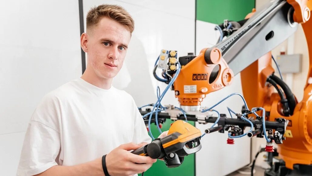 Открытый чемпионат политеха по робототехнике. Московский политех робототехника. Роботизированные центры. Фаблаб московский политех. Кавасаки политех центр.