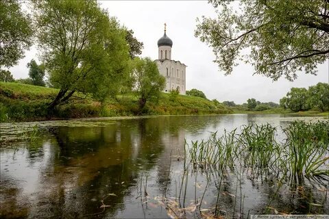 Церковь на реке
