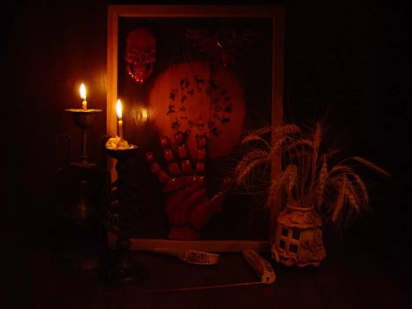 свеча на подоконнике. покой без света. окно ночью. покой без света. зимний вечер.