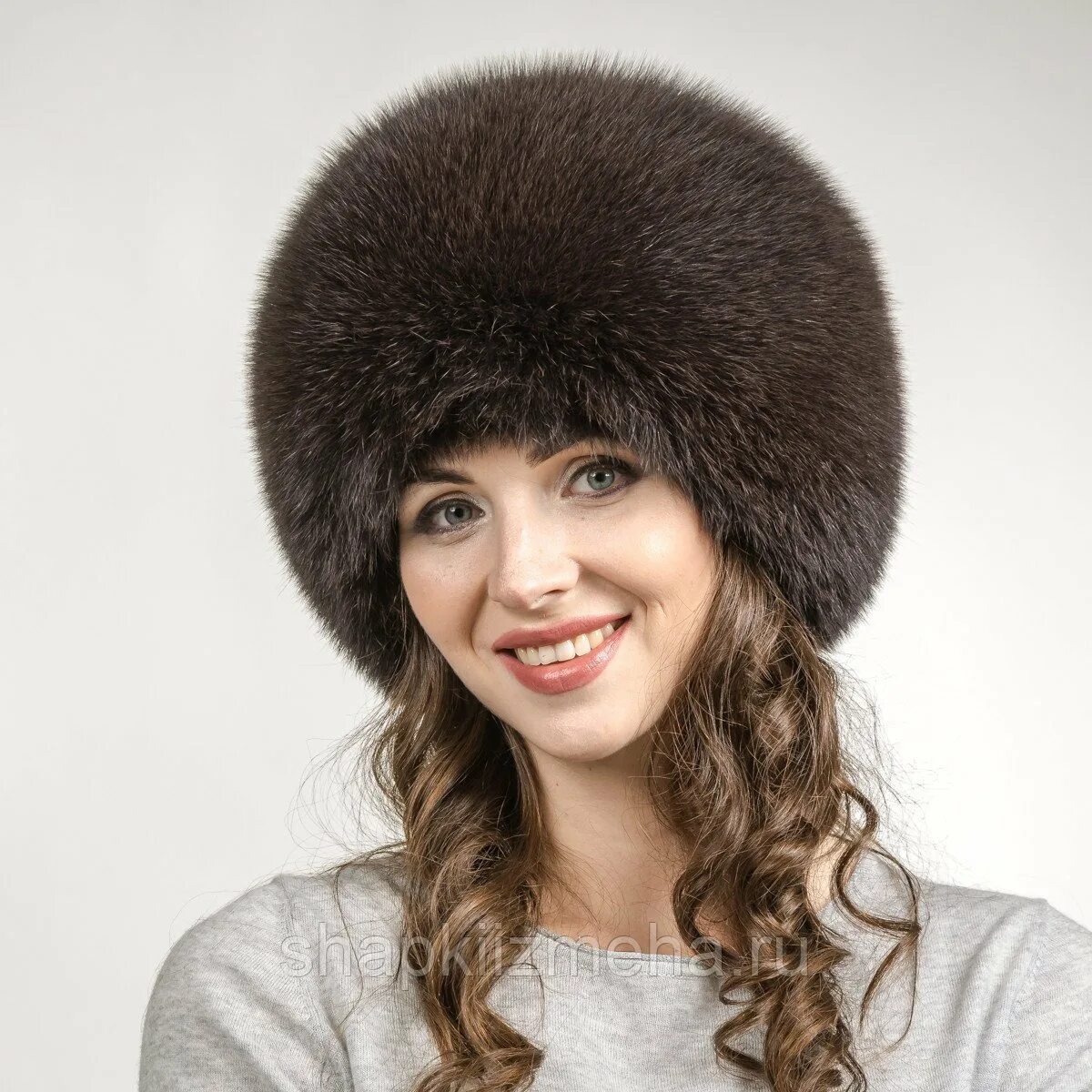 Кубанка из песца. Шапка женская папаха кубанка. Норковая шапка формовка. Шапка кубанка соболь. Каляев шапка боярка.