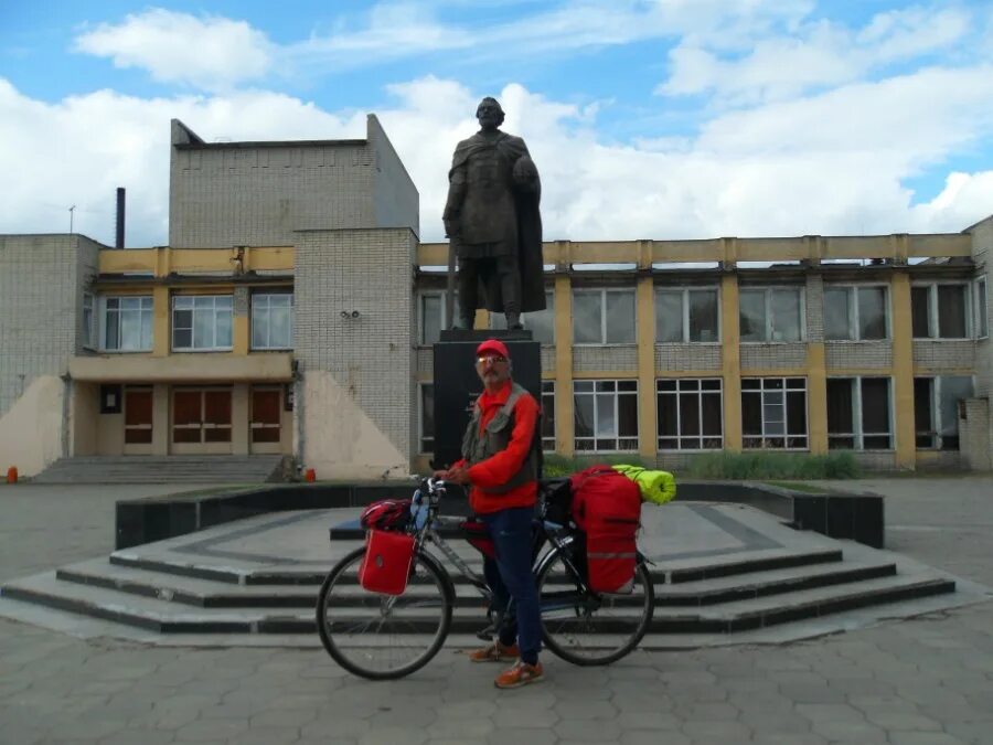 Погода пурех чкаловского. Памятник Дмитрию Пожарскому Пурех Чкаловский район. Пурех памятник Пожарскому Нижегородская область. Пурех школа. Школа в Пурехе.