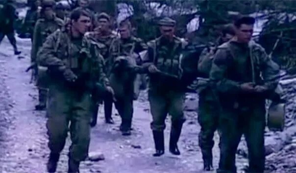 6 рота аргунское ущелье. Псковская рота 20 лет назад что случилось. Псковская рота 20 лет назад что случилось. Псковский десант в чечне 6 рота. Похороны псковских десантников 2000 год.