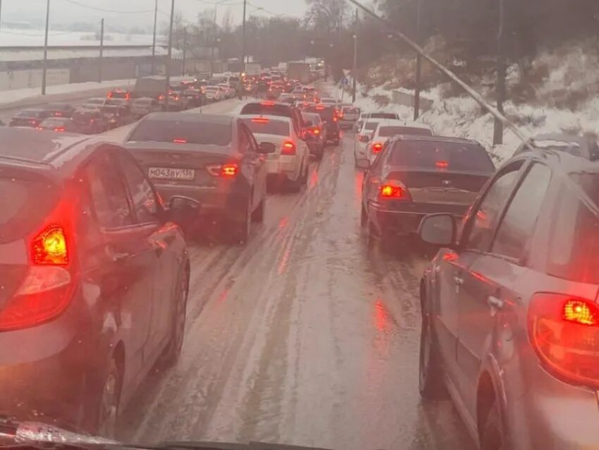 Ледяной дождь в москве. Ледяной дождь. Ледяной дождь красиво. Ледяной дождь. Пробки в воронеже ночью.