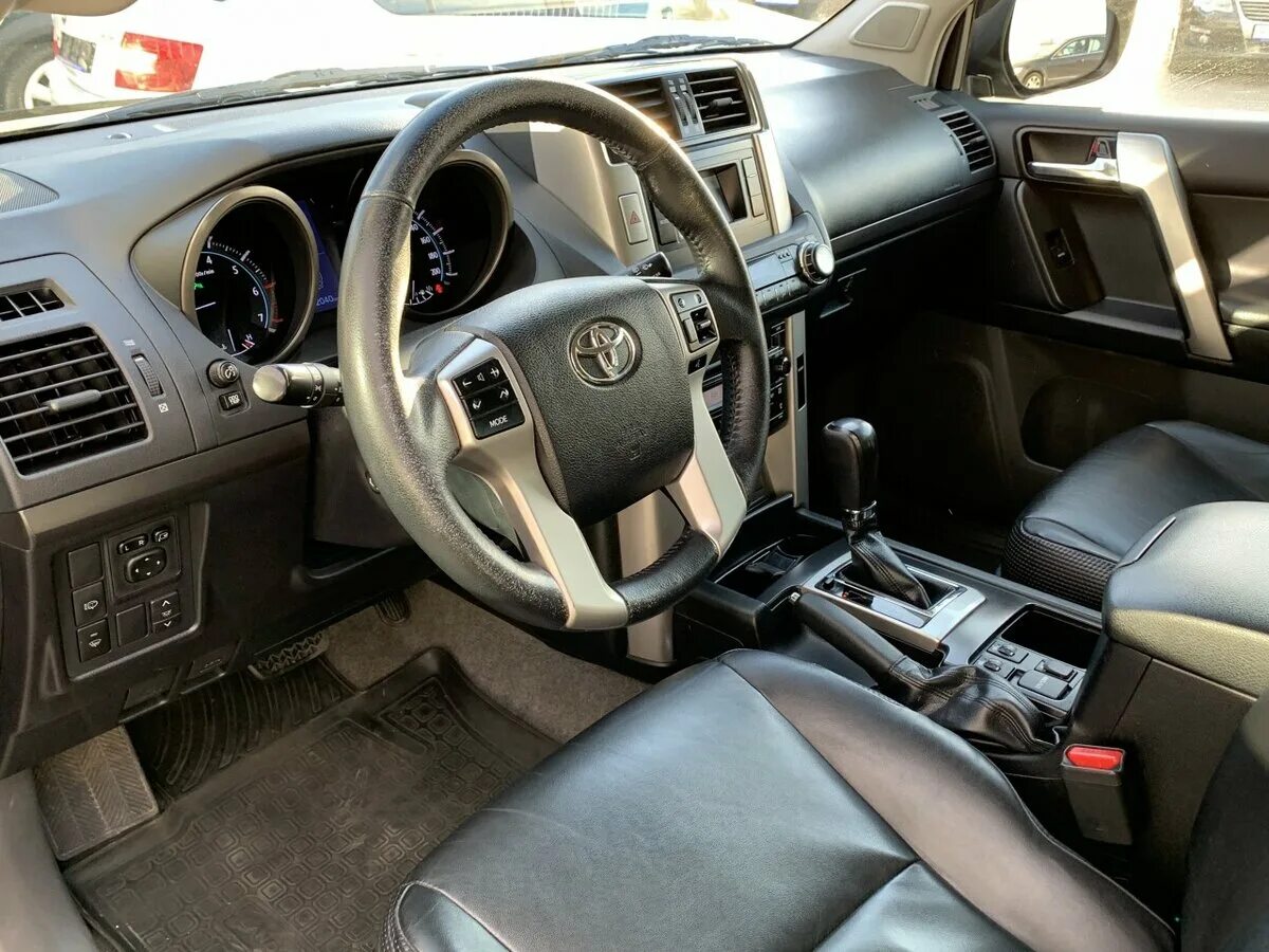 Новый land cruiser prado 2022. Ленд крузер прадо 150 сколько лошадиных сил. Ленд крузер прадо 2017. Прадо 150 2016 салон. Land cruiser prado лошадиные силы.