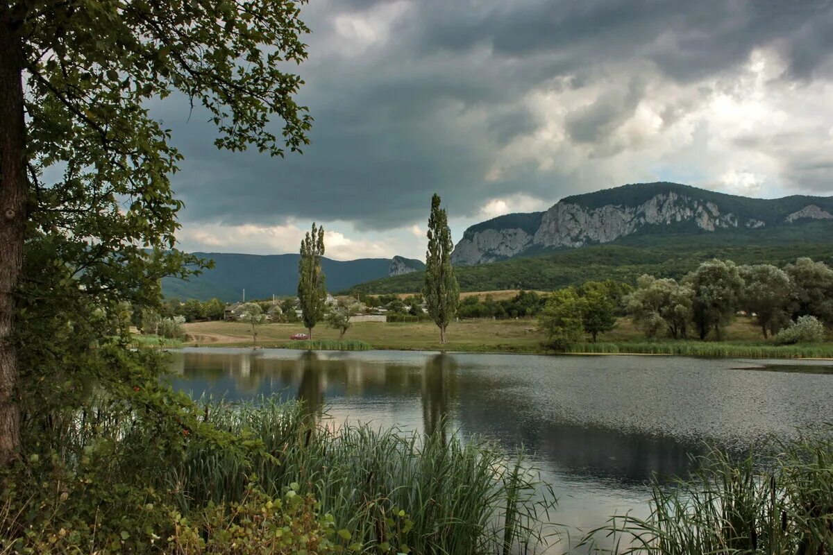 Село Соколиное Крым. Соколиное Бахчисарайский район. Соколиное Крым Бахчисарайский район. Озеро в Соколином Бахчисарайский район. Соколиное озеро 2022