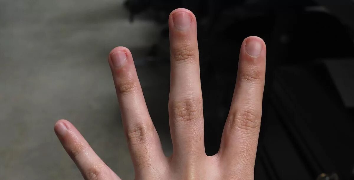 Четыре пальца на руке. Женский палец макро. Mans fingers. Crushy fingers. Man hand.