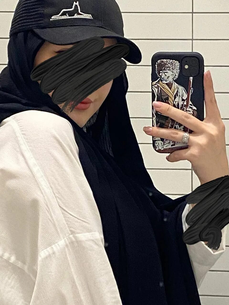 13 мусульманская. Мусульманка с айфоном. Девушка в хиджабе с айфоном. Королева мусульманка. Сохра девушка мусульманка.