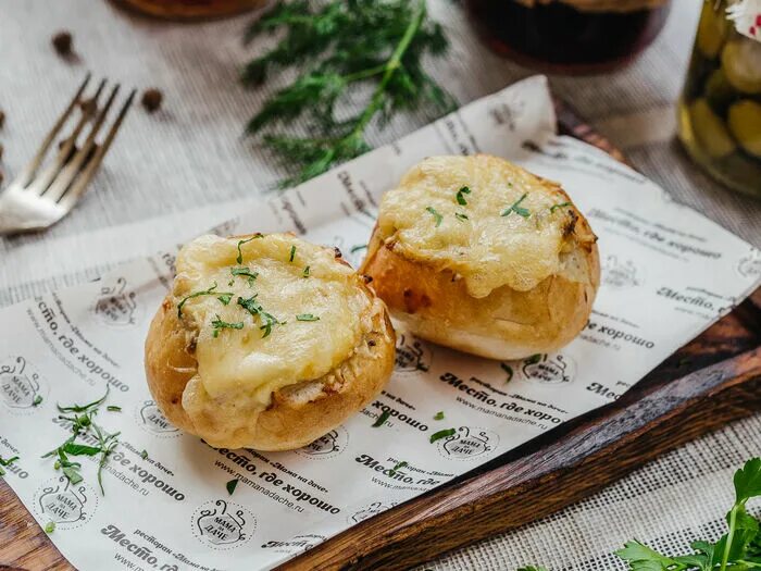 Булочка с курицей и грибами. Профитроли с жульеном из грибов. Жульен в профитролях. Жульен в булочках с грибами. Жульен в булочках с грибами и курицей.