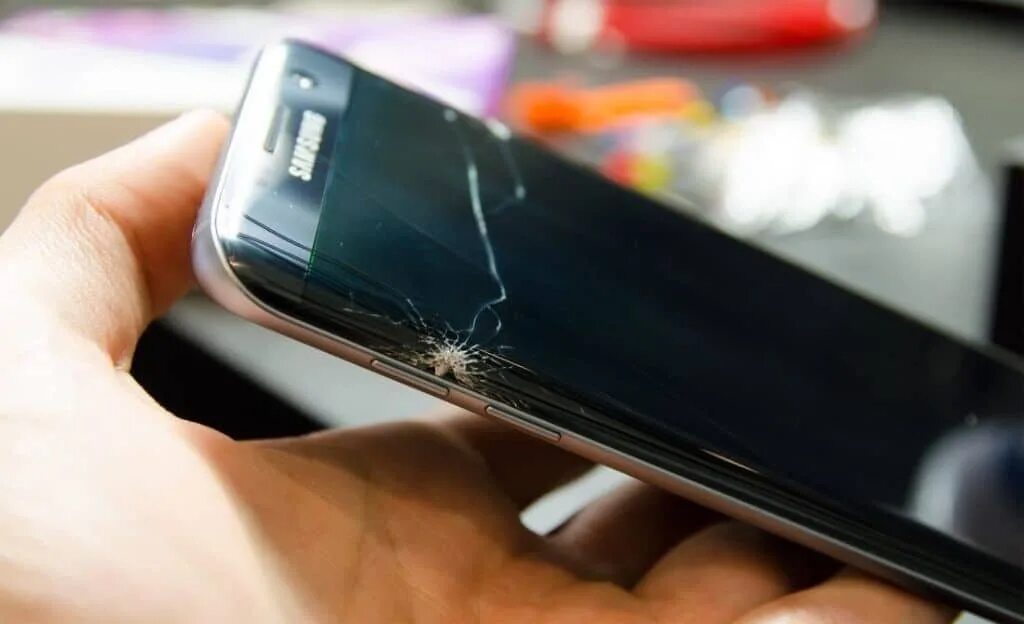 Заменить стекло на смартфоне цена. Самсунг галакси s20 разбитый. Самсунг галакси s7 разбитый. Разбитый Samsung Galaxy s8. Разбитый Samsung Galaxy s7 Edge.