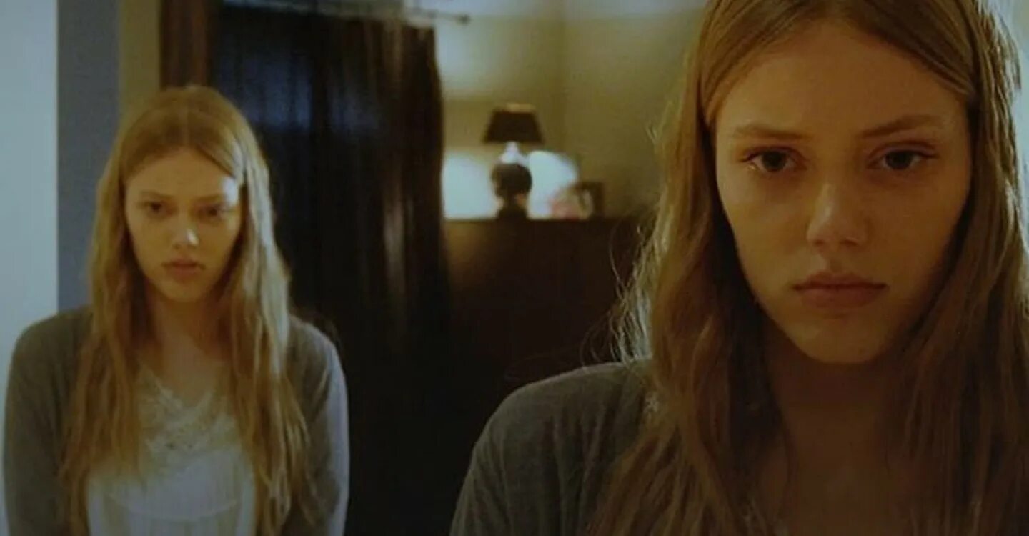 Фильм испорченная (2016) bad twin. Bad twins. Bad twins. Bad twins. Грэйс ван дин.