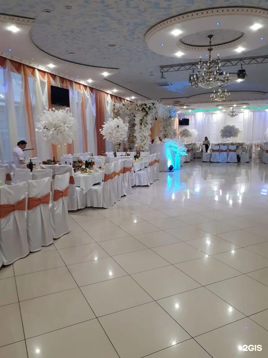 Счастье банкетный зал. Банкетный зал счастье. Банкетный зал остров. Ресторан счастье чита. Банкетный зал счастье.
