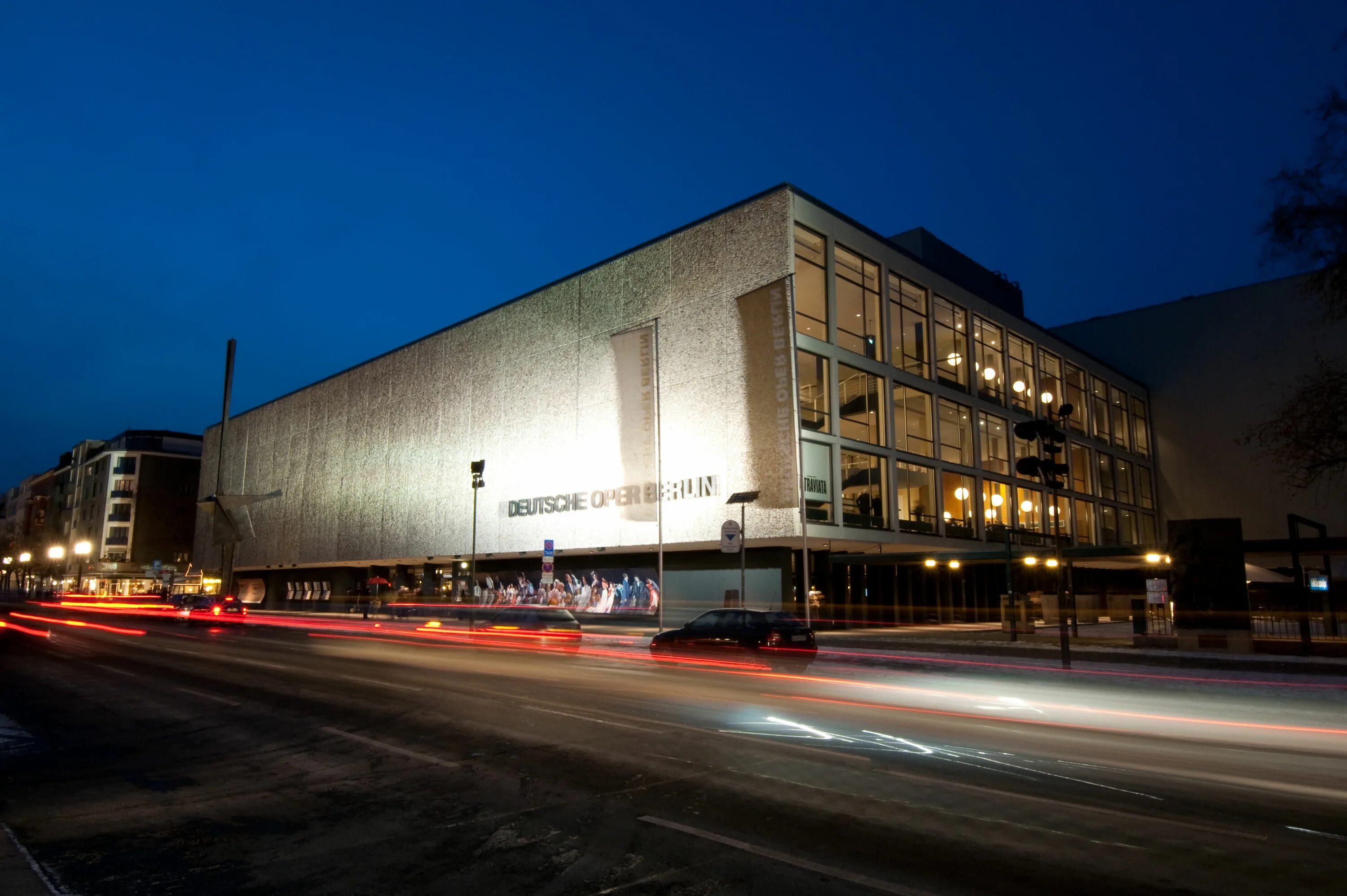 Немецкая опера в Берлине. Дойче опер Берлин. Здание Deutsche Oper Berlin. Дойч опера. Берлинская опера